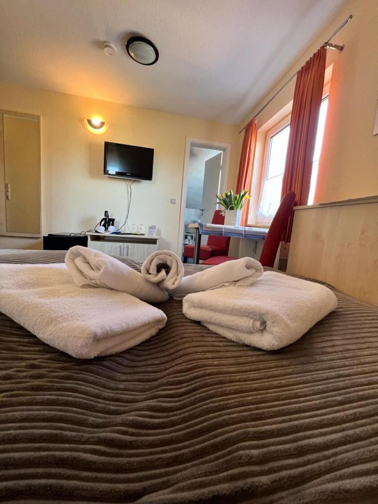 Hotel-Pension Zur Mole Wiek auf Rügen Exteriér fotografie