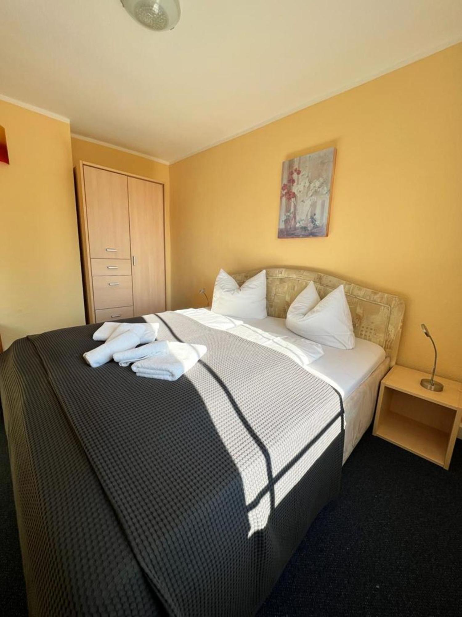 Hotel-Pension Zur Mole Wiek auf Rügen Exteriér fotografie