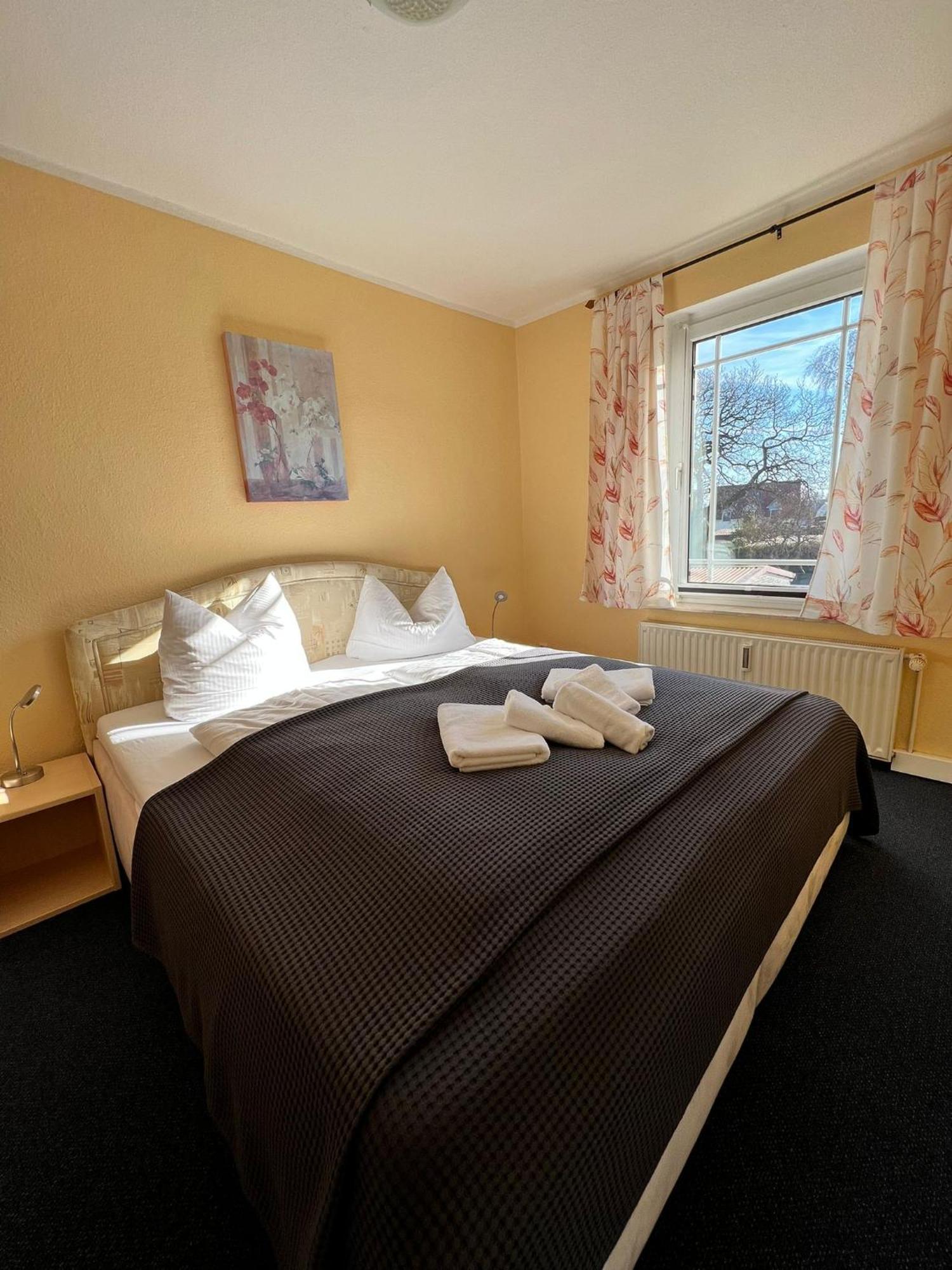 Hotel-Pension Zur Mole Wiek auf Rügen Exteriér fotografie